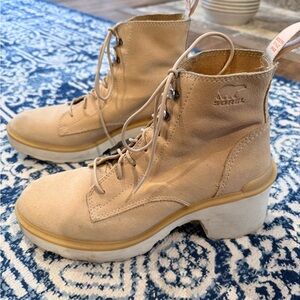Sorel Women's Hi-Line Lace Boots Size 8.5 Chunky
Heel Suede Lace Up Boots